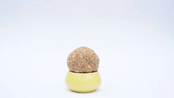 Gond methi ke laddoo. Tatlı Dink laddu, Marathi dilinde Dinkache ladu olarak da bilinir. Kızarmış meyve, FenuGreek tohumu, Khaskhas, yenilebilir sakız, Garden Cress tohumları, şeker gibi tarifler. Boşluğu kopyala.