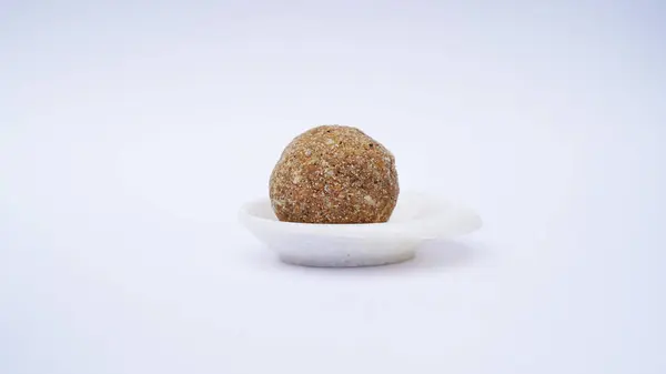 Gond methi ke laddoo. Tatlı Dink laddu, Marathi dilinde Dinkache ladu olarak da bilinir. Kızarmış meyve, FenuGreek tohumu, Khaskhas, yenilebilir sakız, Garden Cress tohumları, şeker gibi tarifler. Boşluğu kopyala.