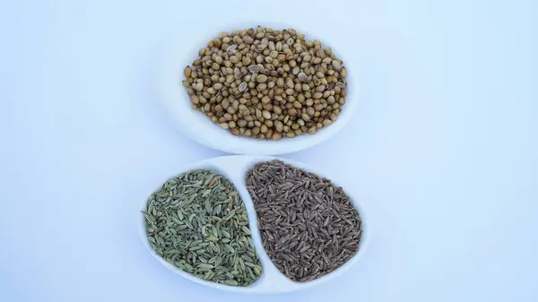 ekmek çeşnileri (rezene, karides, kişniş))