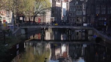 Amsterdam kanalları, tarihi mimari ve Avrupa kültürü. Yüksek kalite 4k görüntü