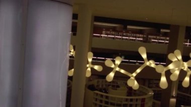 Amsterdam Kütüphanesi 'nin içi ve ışıklandırması. Yüksek kalite 4k görüntü