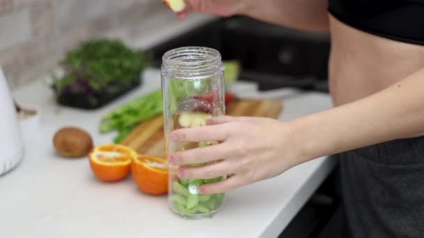 Slim Woman Doing Healthy Smoothie Kitchen Celery Apple Kiwi Tangerine — Stock Video