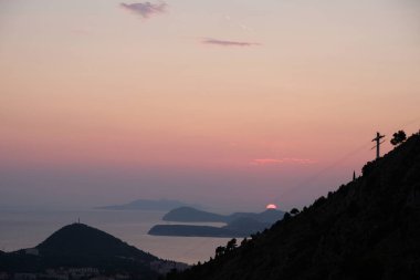 SRD Hill Dubrovnik Hırvatistan 'dan gün batımı manzarası. Yüksek kalite fotoğraf