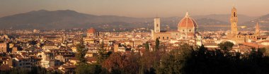 Gün batımından sonra İtalya, Floransa 'daki Piazzale Michelangelo' dan Duomo Manzarası 'nda Panorama Günbatımı. Yüksek kalite fotoğraf