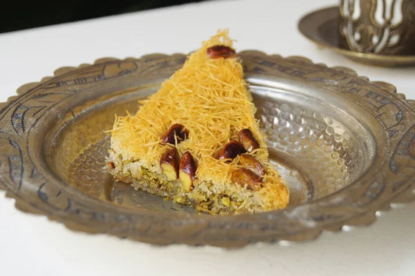 Baklava Cake Made Paste Pistachios Crushed Walnuts Distributed Phyllo Dough — Photo