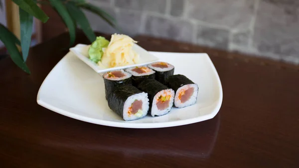 Tuna Maki Japanese Restaurant Combination Fish Rice Covered Seaweed — Foto Stock