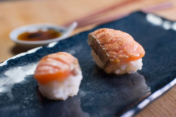 Salmon Sushi Nigiri Japanese Restaurant Tokyo — Φωτογραφία Αρχείου