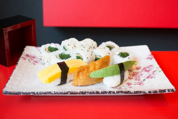 Set Sushi Variety Makis Nigiris Sashimi Fine Fish Salmon Tuna — Foto Stock