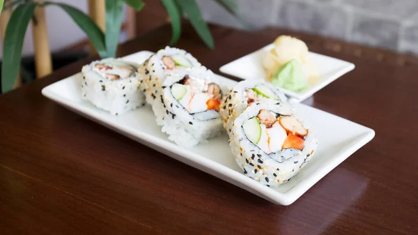 Uramaki Sushi Rice Seaweed Stuffed Vegetables Vegetarian Ingredients — Foto Stock