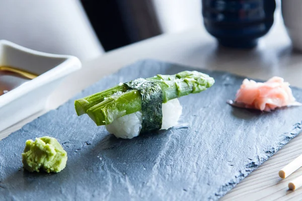 Веган Нігірі Суші Зеленою Спаржею Вегетаріанська Японська Їжа — стокове фото