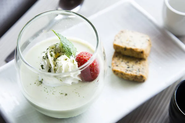 Matcha Tea Japanese Cheesecake Wiped Cream Strawberry — Stok fotoğraf