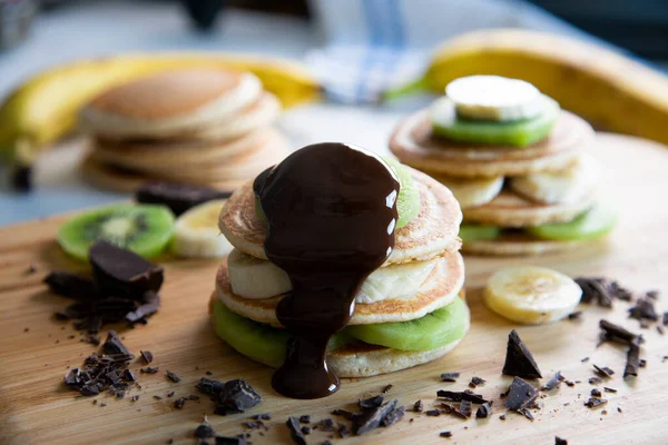 Pancakes Fresh Fruit Banana Strawberries Kiwi Dark Chocolate Covered — Fotografia de Stock