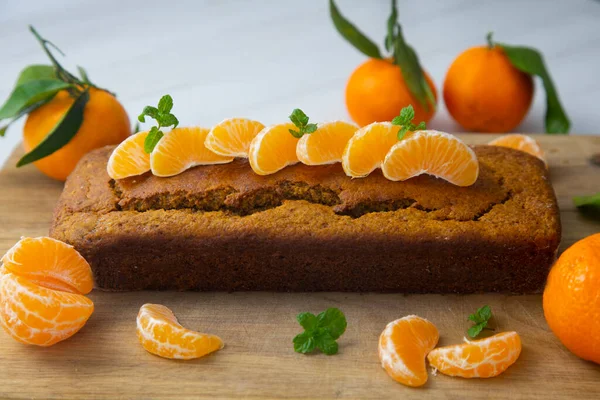 Tangerine cake with fresh fruit.