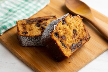 Delicious sponge cake with chocolate chips.