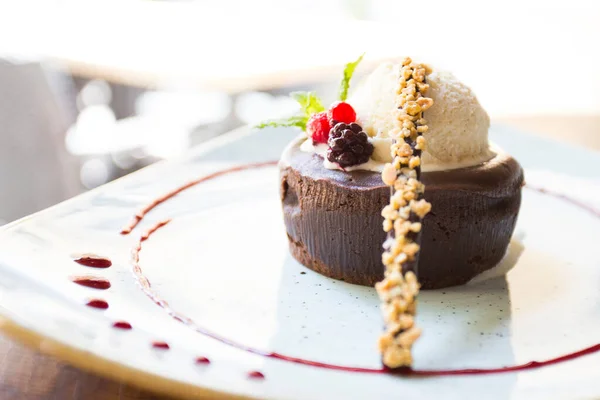 Кулан Растворенный Шоколадный Торт Является Популярным Десертом Который Сочетает Себе — стоковое фото