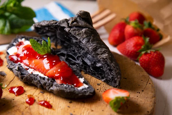 Croissant Made Activated Charcoal Vegan Breakfast — Stock fotografie