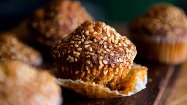 Muffinki Pełnoziarniste Mąką Pszenną Sezamem — Zdjęcie stockowe