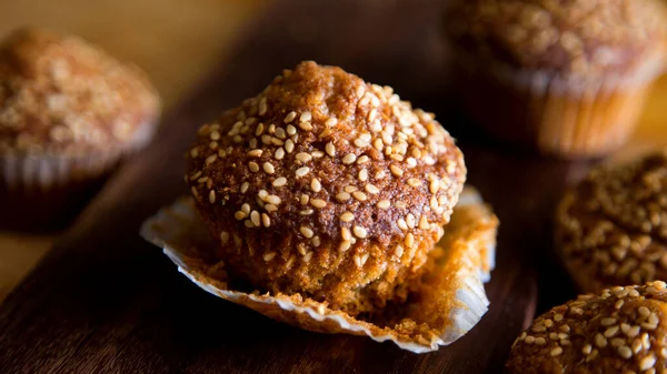 Muffinki Pełnoziarniste Mąką Pszenną Sezamem — Zdjęcie stockowe