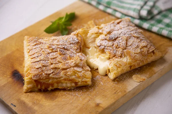 Delicious French Dessert Made Puff Pastry Filled Custard — Zdjęcie stockowe