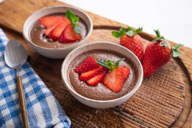 Chocolate mousse is a dessert of French origin, whose base is egg white mounted until stiff, or whipped milk cream, which give it a spongy consistency.
