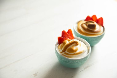 Baked meringue with strawberries and egg.