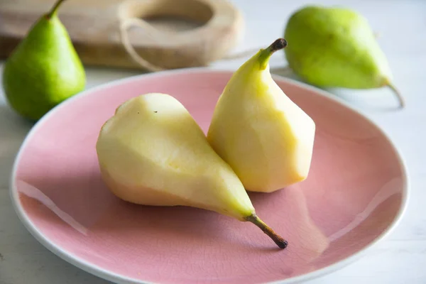 Two Organic Pears Pink Plate — Stock Photo, Image
