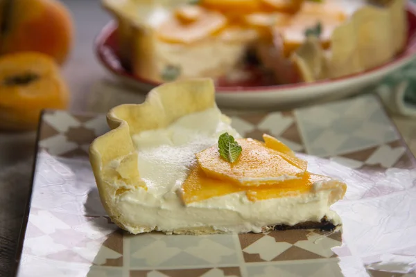 Torta Pesche Fatta Con Una Ricetta Con Yogurt Frutta Fresca — Foto Stock