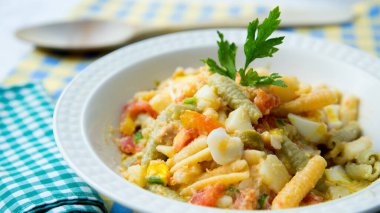 Patatesli makarna salatası..