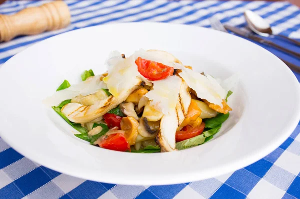 Ein Caesar Salat Ist Ein Salat Aus Römischem Salat Croutons — Stockfoto