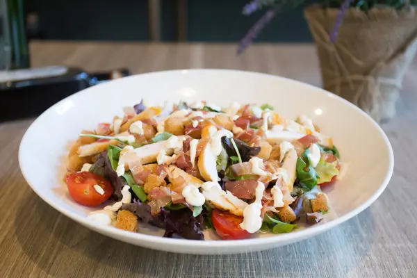 Ein Caesar Salat Ist Ein Salat Aus Römischem Salat Croutons — Stockfoto