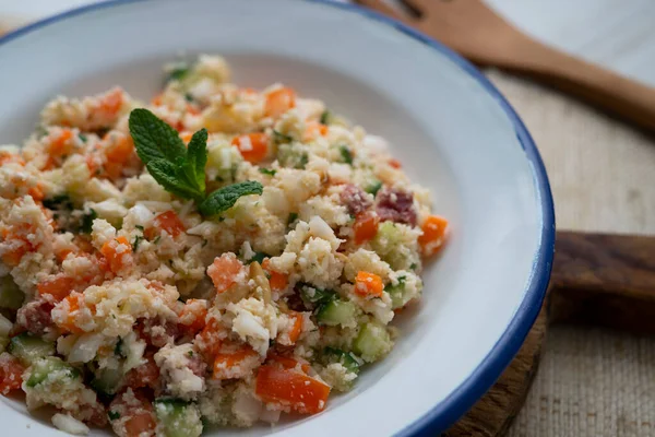 Couscous Salat Mit Verschiedenen Gemüsen — Stockfoto