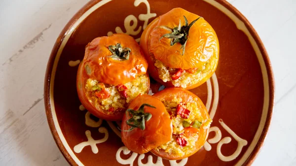 Ψητές Ντομάτες Φούρνου Γεμιστές Κινόα Και Λαχανικά Βίγκαν Συνταγή — Φωτογραφία Αρχείου
