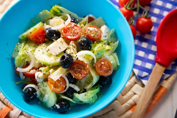 Köstlicher Und Gesunder Griechischer Salat Mit Feta Käse Und Schwarzen — Stockfoto