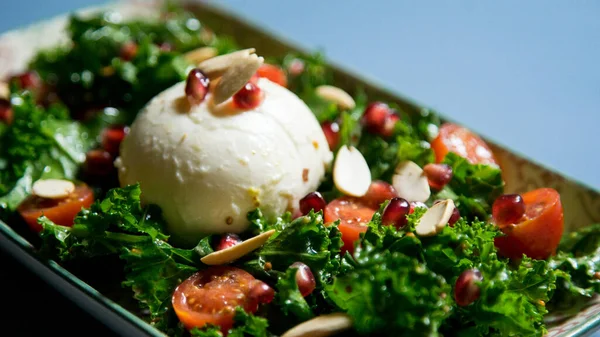 Delicious Healthy Kale Salad Mozzarella Cheese Cherry Tomatoes — Stock Photo, Image