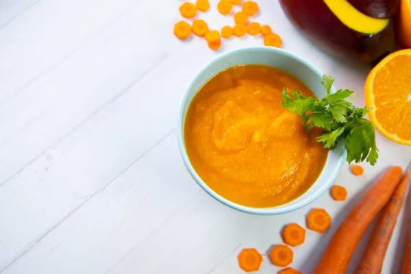 Cold Carrot Mango Soup — Stock Photo, Image