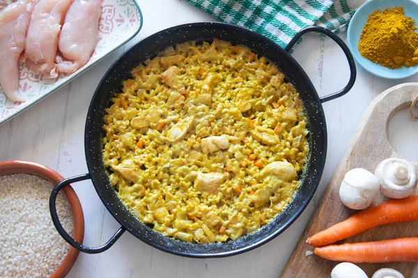 Paella Tradicional Española Con Curry Pollo — Foto de Stock