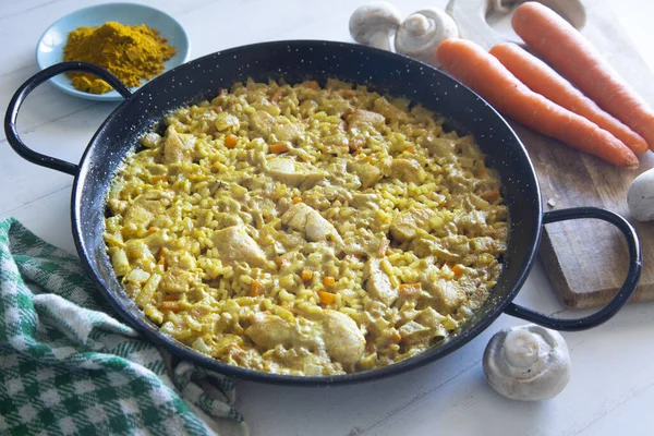 Paella Tradicional Española Con Curry Pollo — Foto de Stock