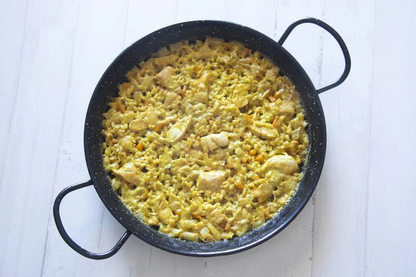 Tradycyjna Hiszpańska Paella Curry Kurczakiem — Zdjęcie stockowe