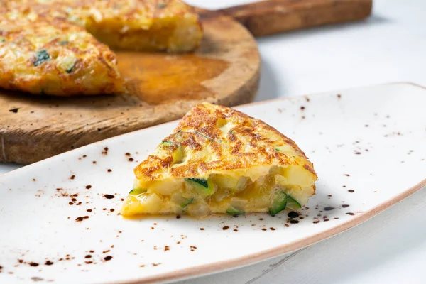 Omelette Espagnole Aux Courgettes Est Une Omelette Laquelle Sont Ajoutées — Photo