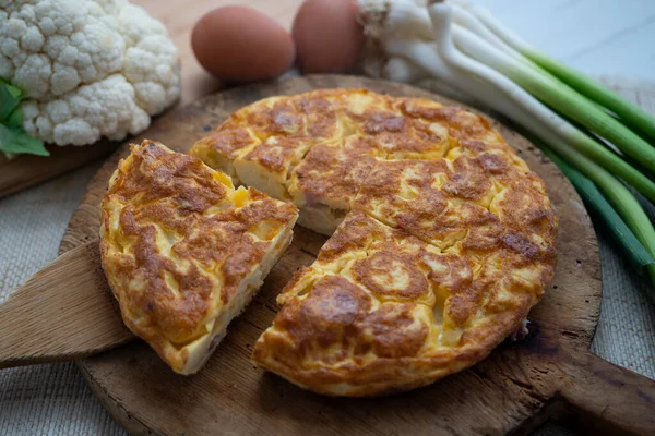 Spanisches Omelett Mit Blumenkohl Ist Ein Omelett Dem Gehackte Kartoffeln — Stockfoto