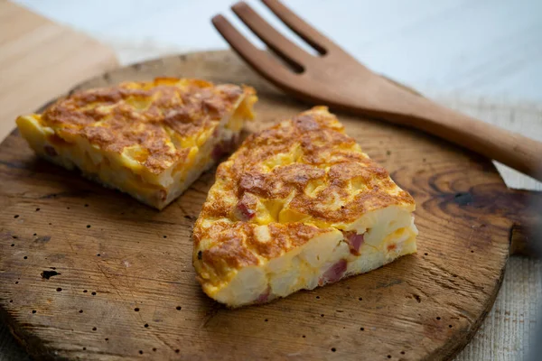 Karnabaharlı Spanyol Omleti Dilimlenmiş Patateslerin Eklendiği Bir Omlet Spanyol Mutfağının — Stok fotoğraf