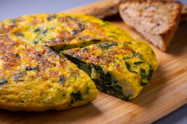 Spanish Omelette Green Spinach Omelette Which Chopped Potatoes Added One — Stock Photo, Image