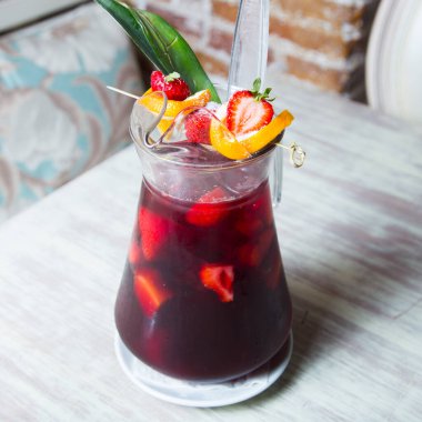 Sangria, İspanya ve Portekiz kökenli bir alkollü içecek. Birçok yemek tarifi olmasına rağmen, genellikle şarap, meyve, soda, biraz likör ve şekerden oluşur..