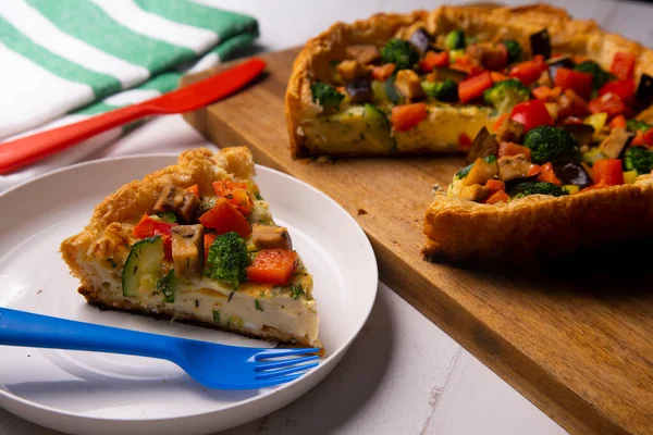 Vegetarische Torte Mit Brokkoli Pfeffer Und Zucchini Blätterteig — Stockfoto