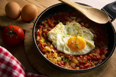 Manchego Pisto, ya da kısaca ratatouille, çeşitli sebze ve yumurtalardan oluşan geleneksel bir yemek türüdür.