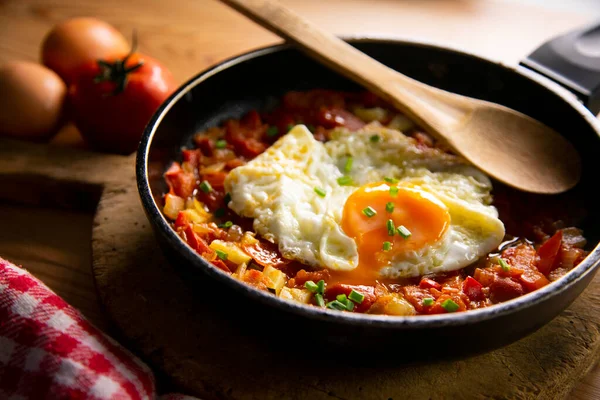 ラタトゥイユ とも呼ばれる マンチェゴピスト 様々な野菜や卵を炒めた マンチャ の伝統料理 — ストック写真