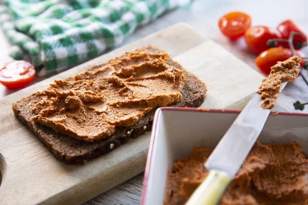 stock image Toast with vegetarian pate made with dried tomato and other vegetables.