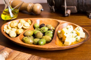 İspanya 'nın en kaliteli zeytin yemeği. Geleneksel İspanyol tapası.