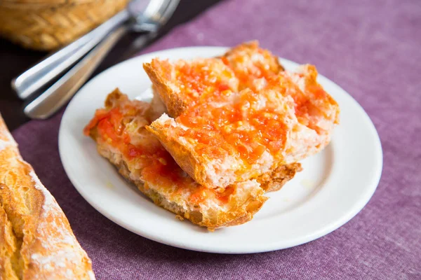 トマトと油でトーストしたパン スペインの伝統的なタパタ — ストック写真
