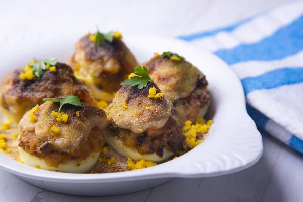 Eieren Gevuld Met Tonijn Met Bchamel Gratin Oven — Stockfoto